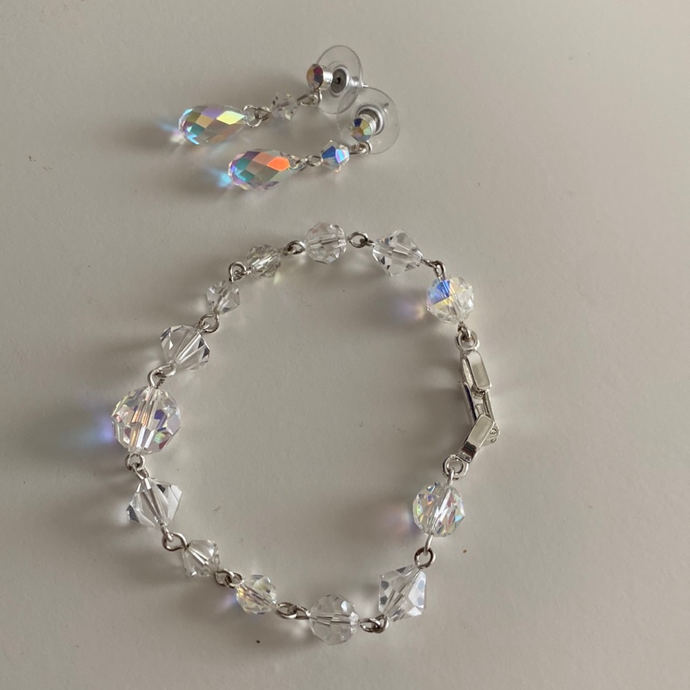 Beautiful crystal Earrings and necklace set